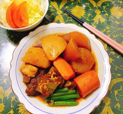 大根と卵と豚肉の味噌煮込み