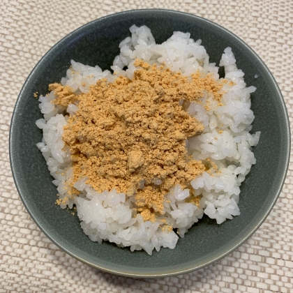 大好きなきな粉ご飯。もちろん美味しく頂けました。塩を入れても美味しいと知れたレシピでした。レシピ提供ありがとうございました！