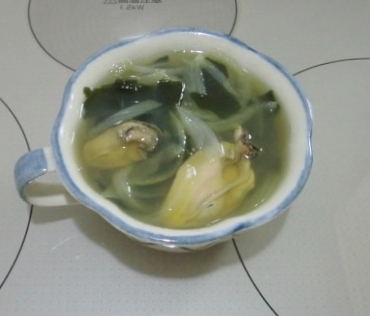 牡蠣とワカメのスープ