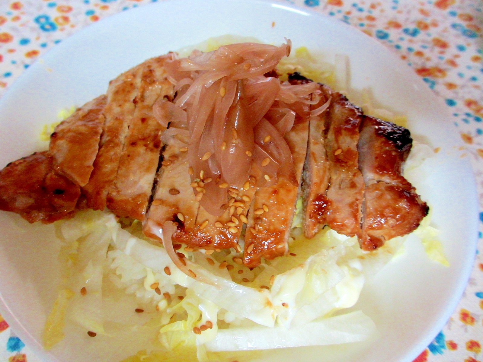 豚の味噌マヨ焼きレタス丼