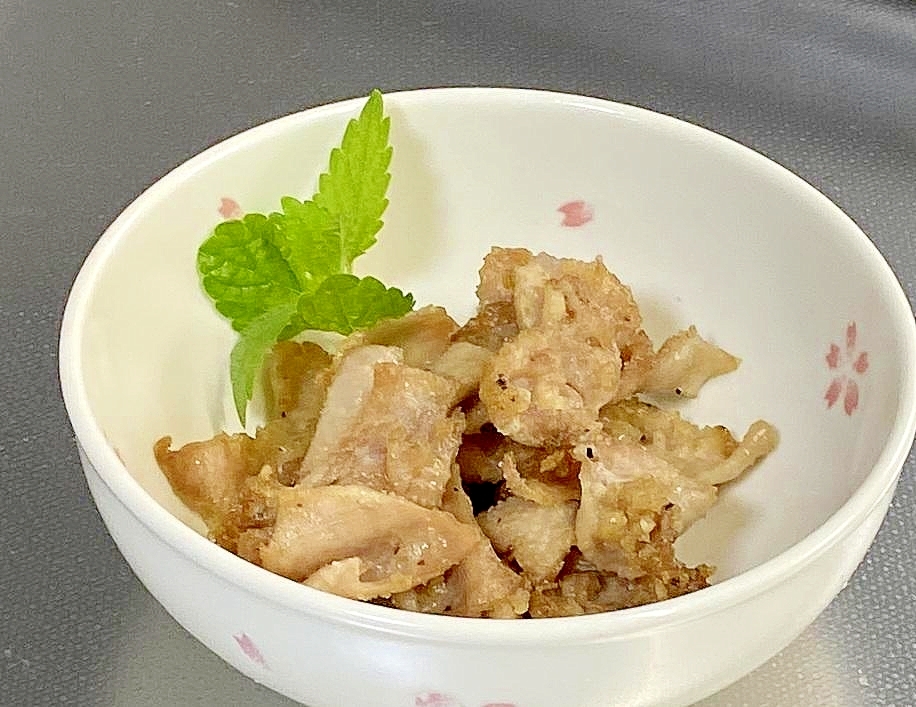 鶏皮のスパイシー揚げ