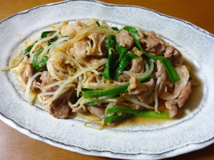 ご飯にのせて丼ぶりもおいしい☆豚もやし生姜焼き