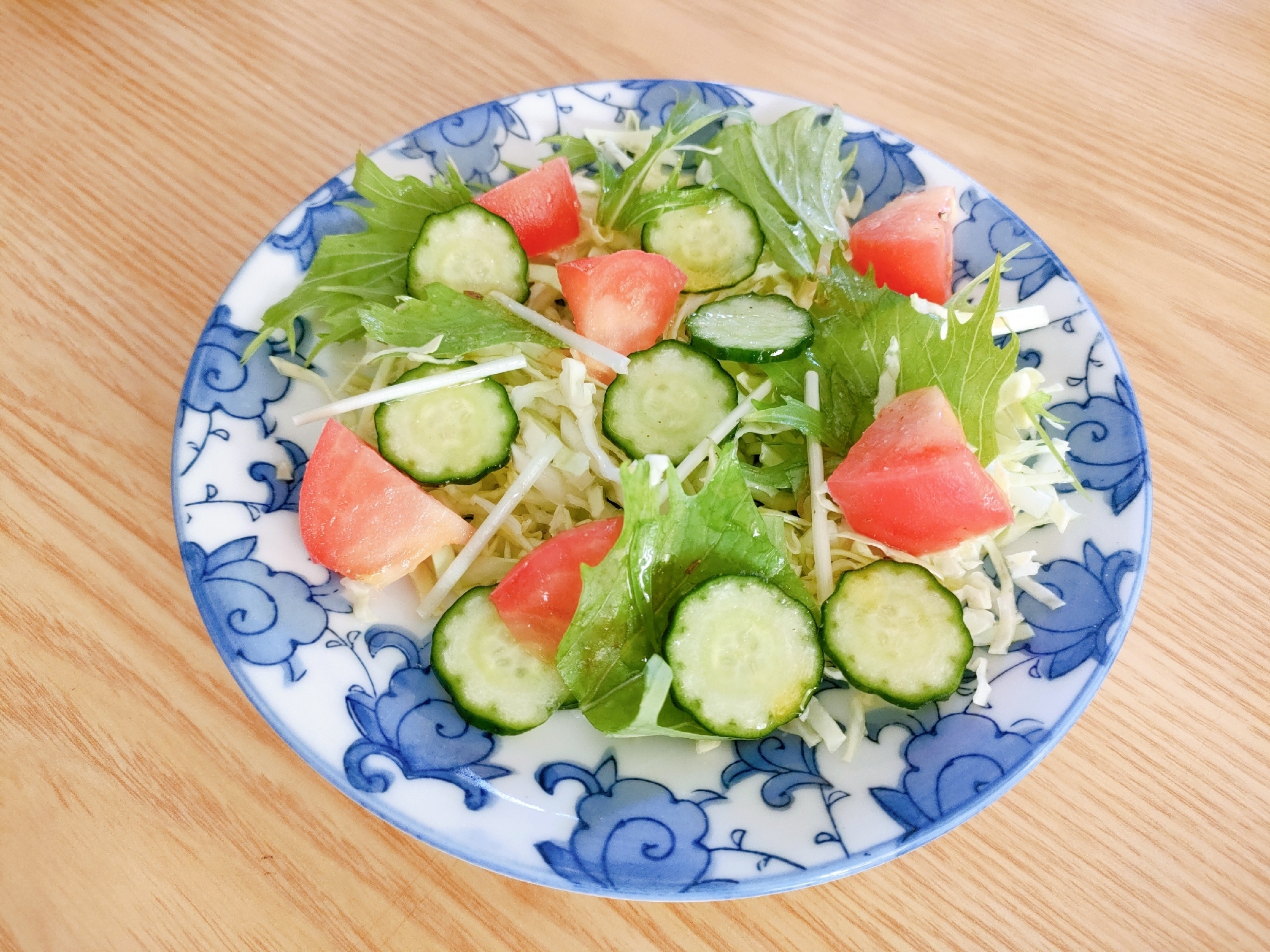 キャベツと水菜とトマトときゅうりのサラダ