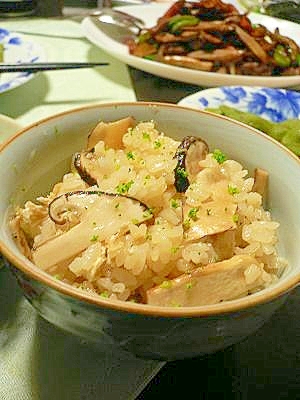 香り豊かな秋の味覚「松茸ご飯」