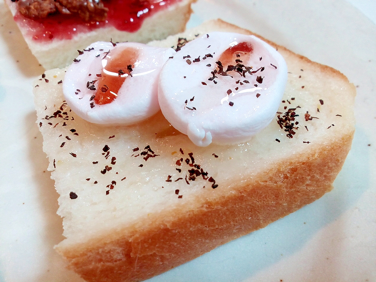 柚子ジャムと苺マシュマロと紅茶のミニトースト