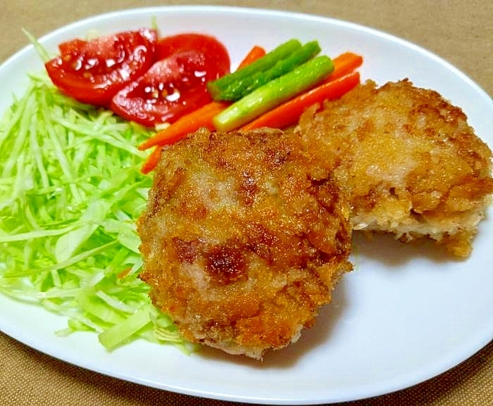 キャベツを加えたヘルシー揚げ焼きメンチカツ