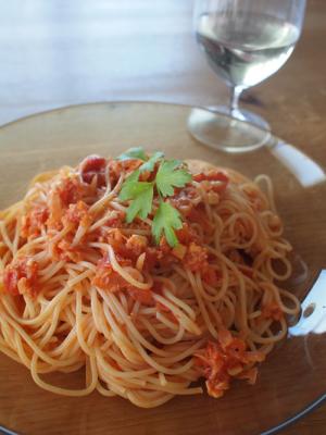 【簡単絶品】カニ缶のトマトクリームパスタ