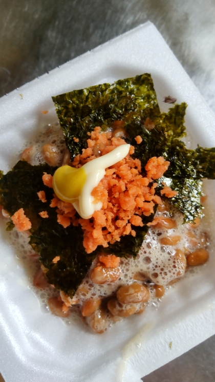 鮭フレークと海苔の辛子マヨ納豆