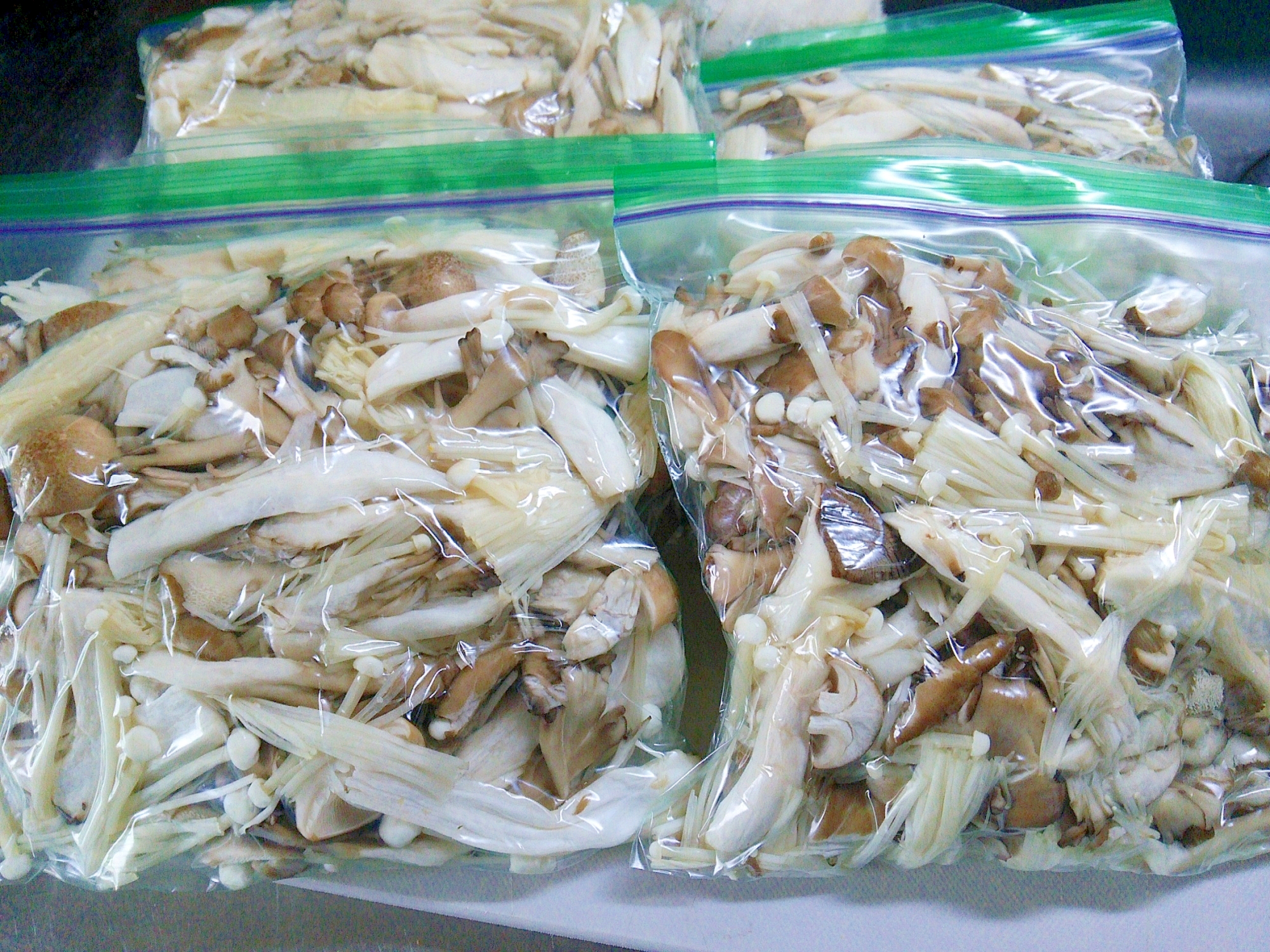 きのこいろいろ冷凍保存の仕方 レシピ 作り方 By Jrとmc 楽天レシピ きのこいろいろ冷凍保存の仕方 レシピ 作り方 By Jrとmc 楽天レシピ