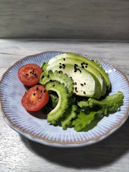 アボカド入り野菜サラダ