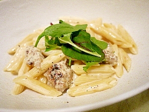 塩麹豚サルシッチャのペンネクリームソース