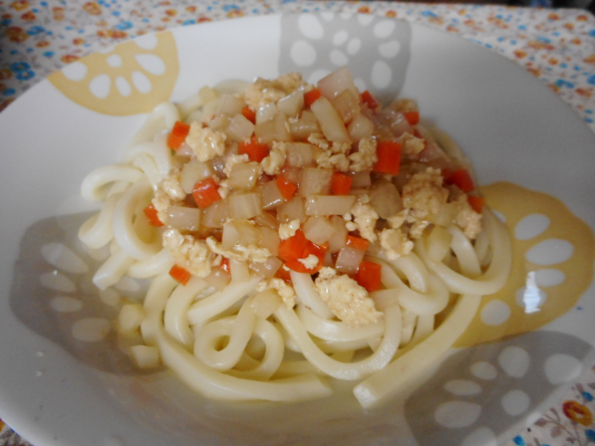 大根と人参のそぼろあんかけうどん