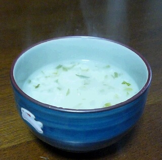 7日の朝、作りました。
食べ過ぎの疲れた胃に優しく美味しいお粥さんでした。
ごちそうさまでした～♥
今年もお世話になります♪