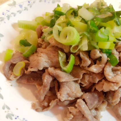 豚こまを使いましたが、ネギ塩ごま油と豚肉のタッグが最高でした( ´ ▽ ` )ﾉ♩。ご飯も進むし、お酒にもバッチリ！おいしくいただきましたぁ。ご馳走さまです。