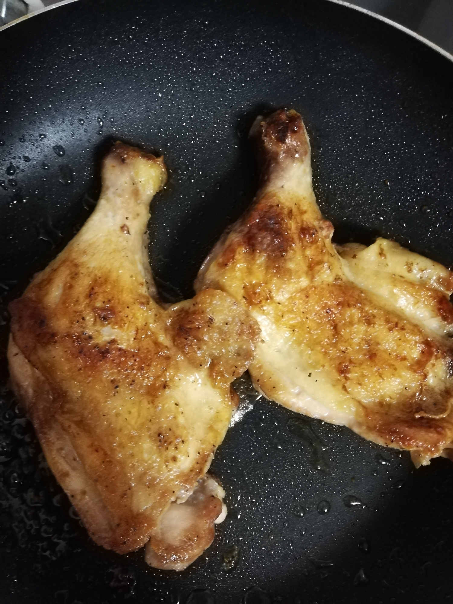 カリカリに焼く！骨付き鶏肉