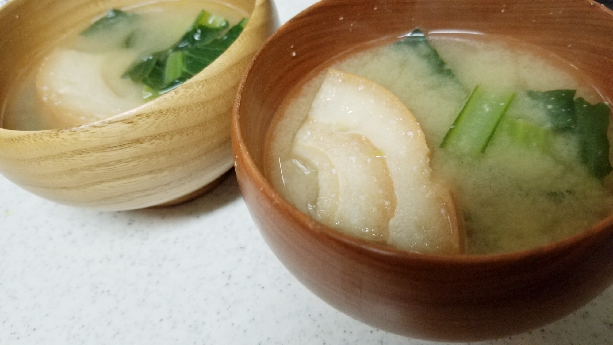 車麩と小松菜のあご出汁味噌汁