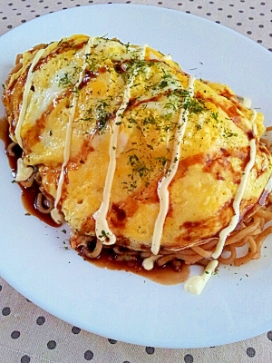 残った焼きそばで♪オムそば