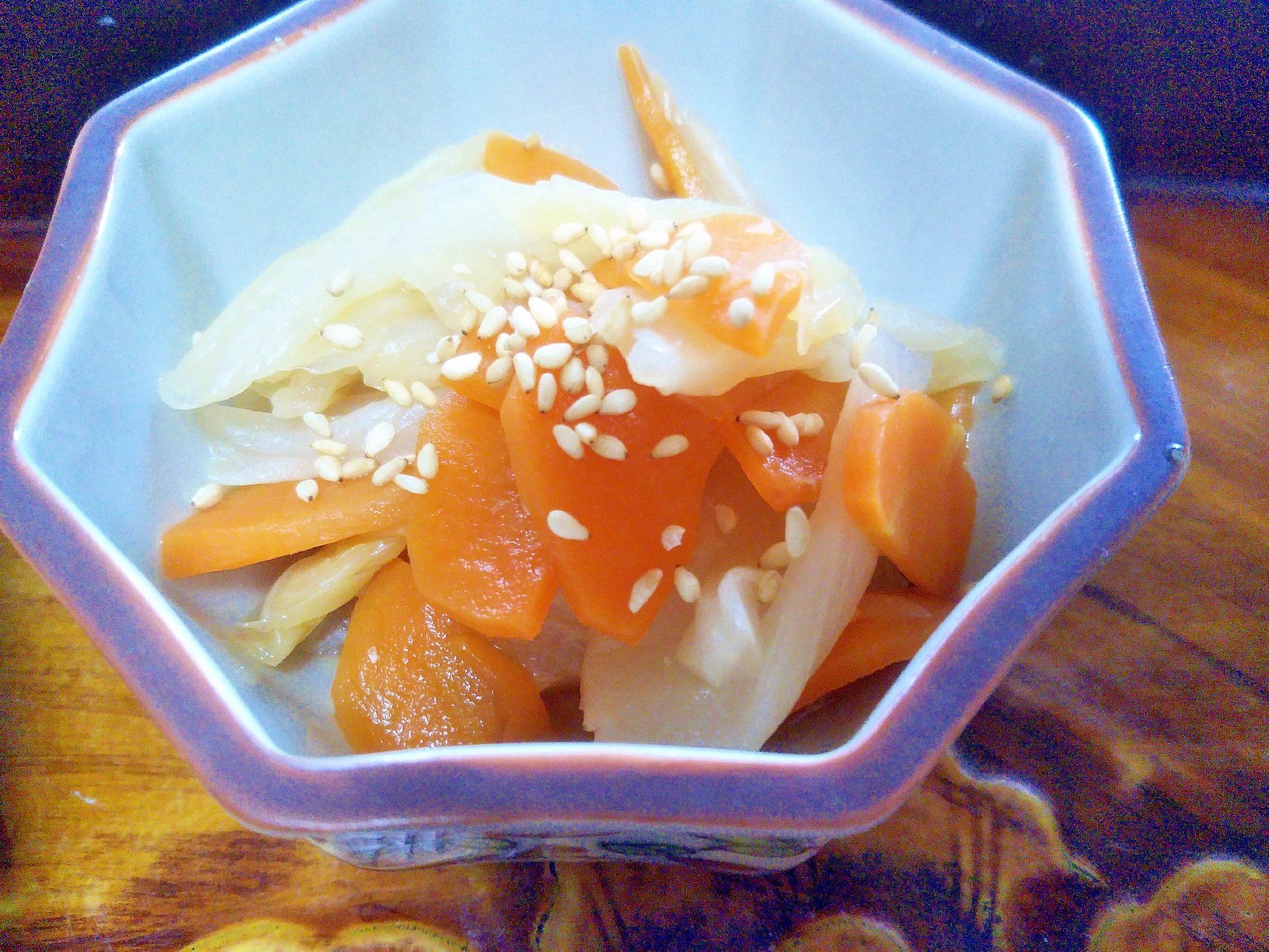 キャベツと人参の胡麻サラダ