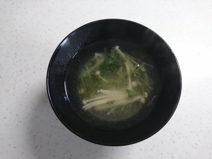 冷凍で旨みup♪えのきと水菜のすまし汁