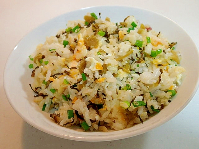 卵と辛子高菜と小葱のチャーハン