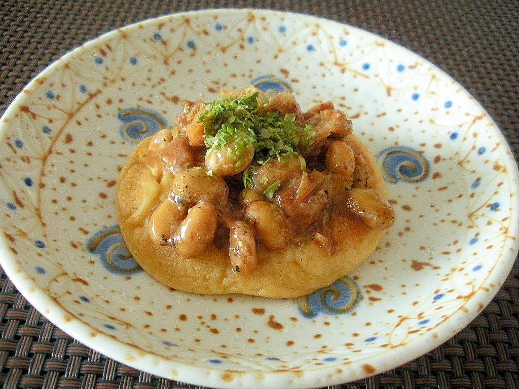 納豆とおかかの大豆粉パンケーキのせおつまみ♪