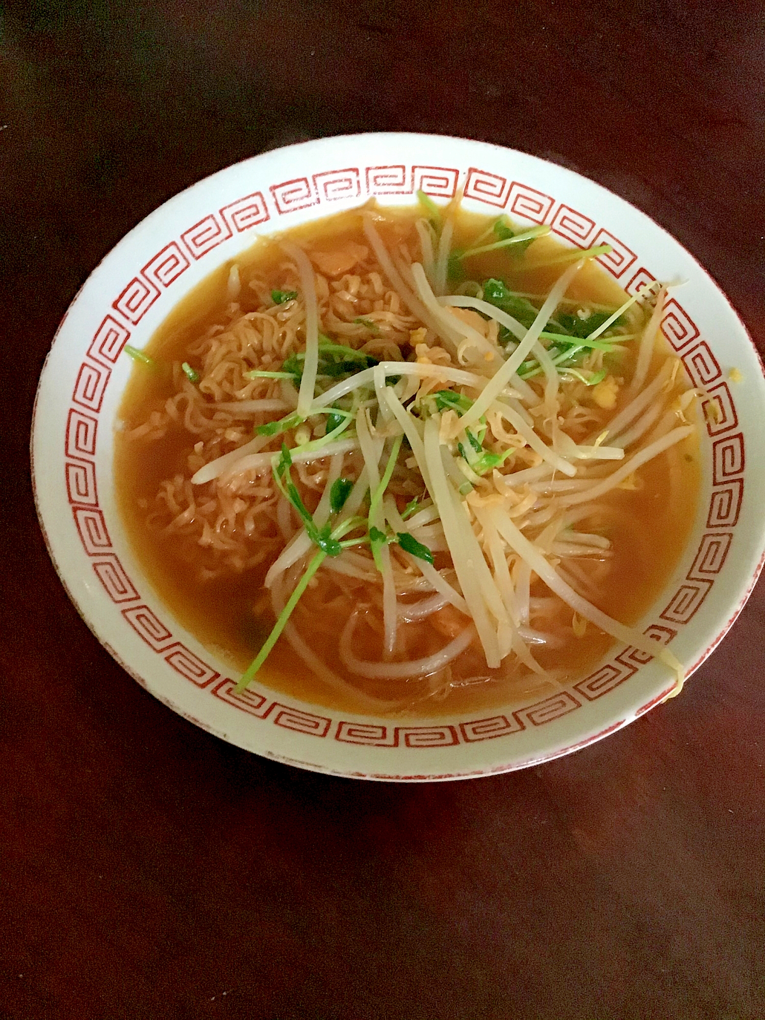 豆苗ともやしのチキンラーメン。