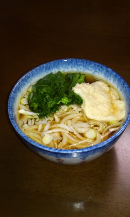 温かい菜の花とろろうどん