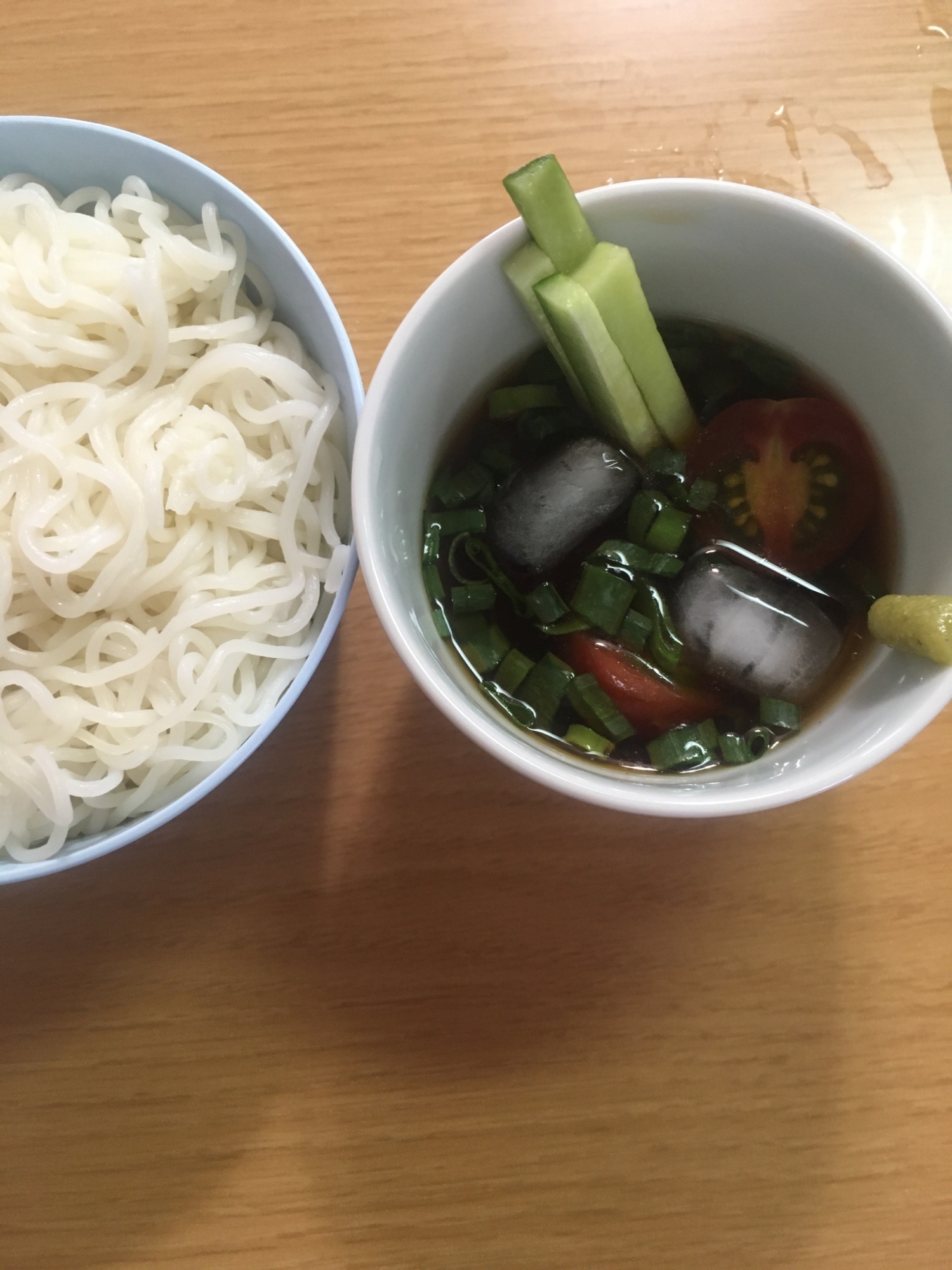 野菜ときゅうりたっぷりの冷やしそうめん