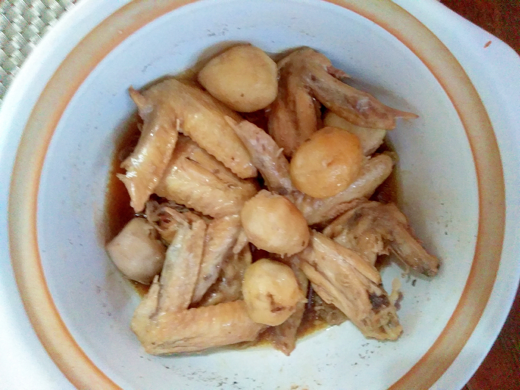 東のまるごと鍋！鶏の手羽先と里芋煮