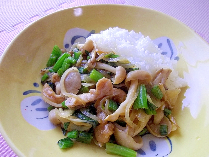 *豚とほうれん草としめじのマヨ醤油炒めごはん*
