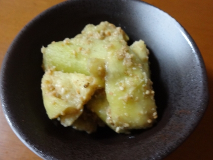 夏は焼きナスを我が家はよく作りますが、蒸しなすは初めて！！この時期レンジで簡単なので、とても助かるレシピですね❤
ゴマの風味がよく、とても美味しかったです♪