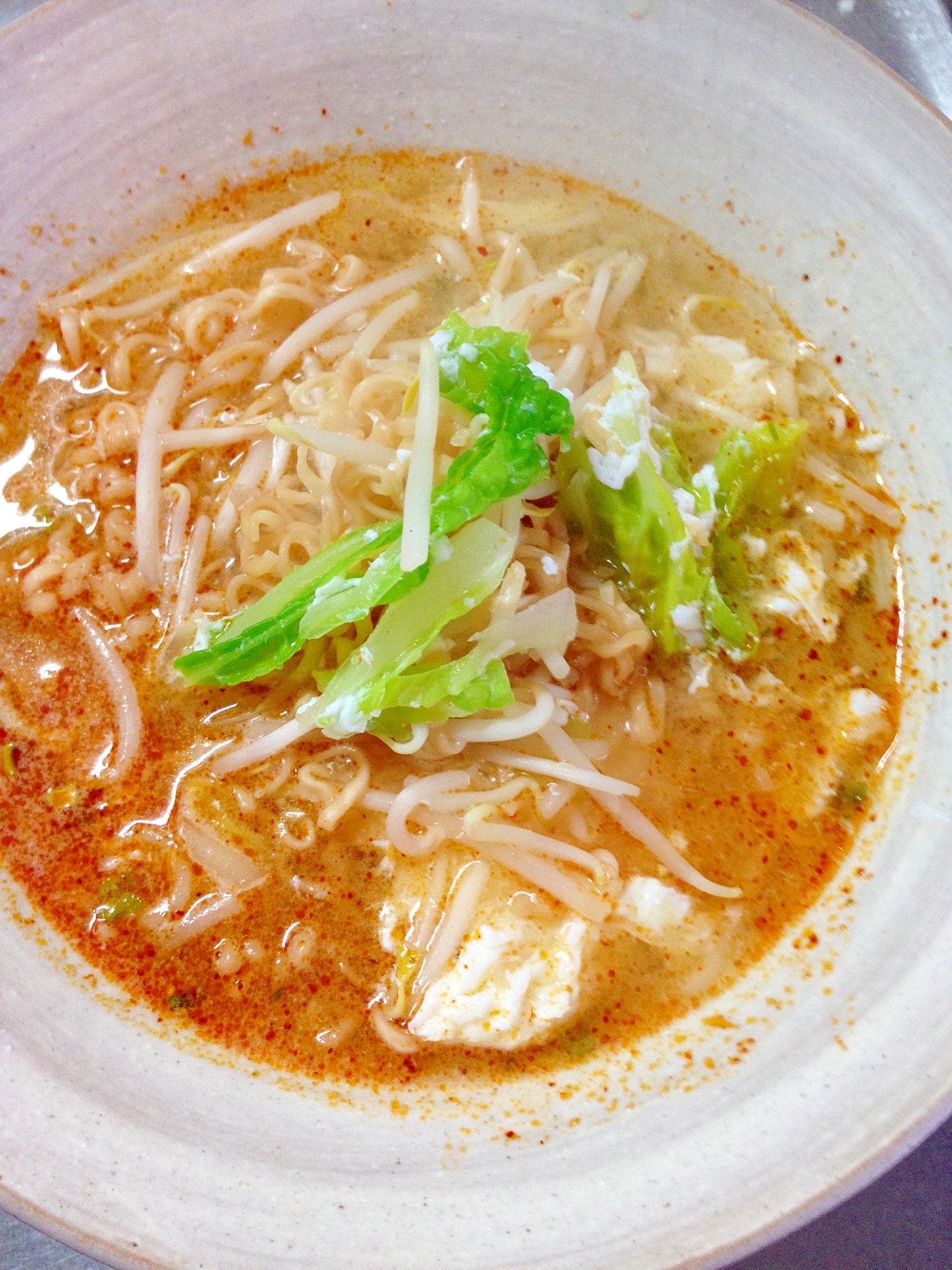 もやしとトムヤムラーメン