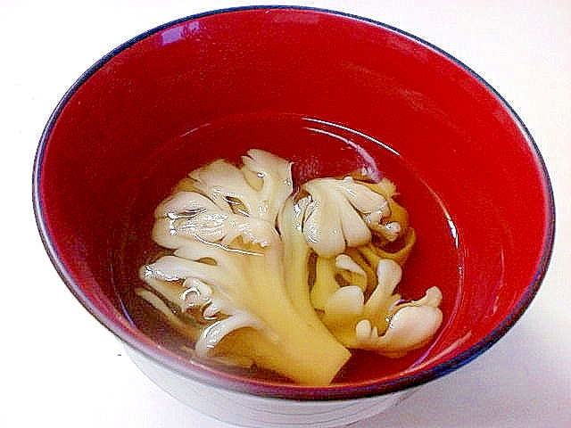 やわらかな茸の香り まい茸のお吸い物