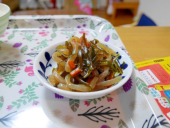 切り昆布とつきこんにゃくの煮物