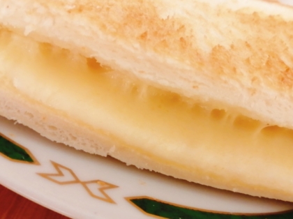 レンジで簡単！とろ～りチーズのホットサンド