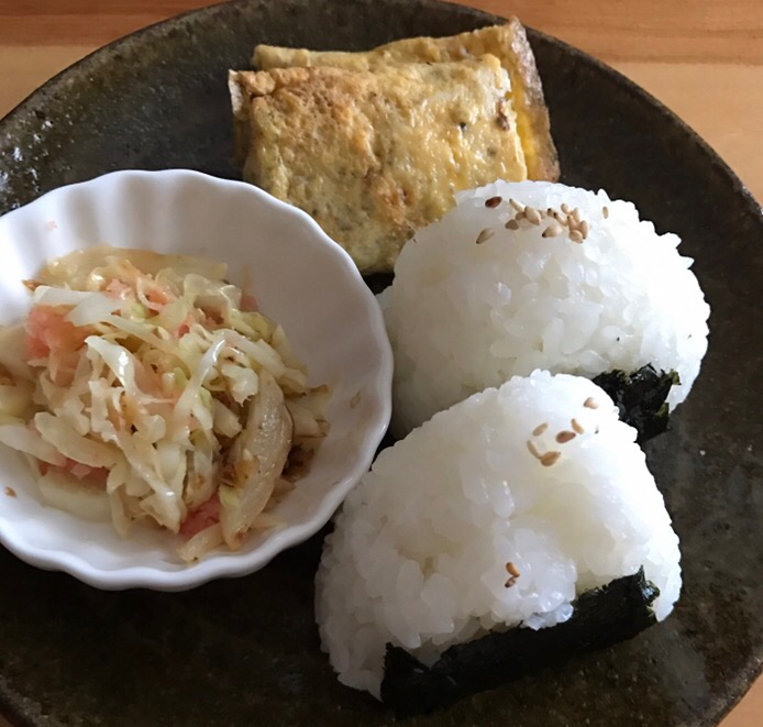 白ごまおむすびの朝ごはんプレート