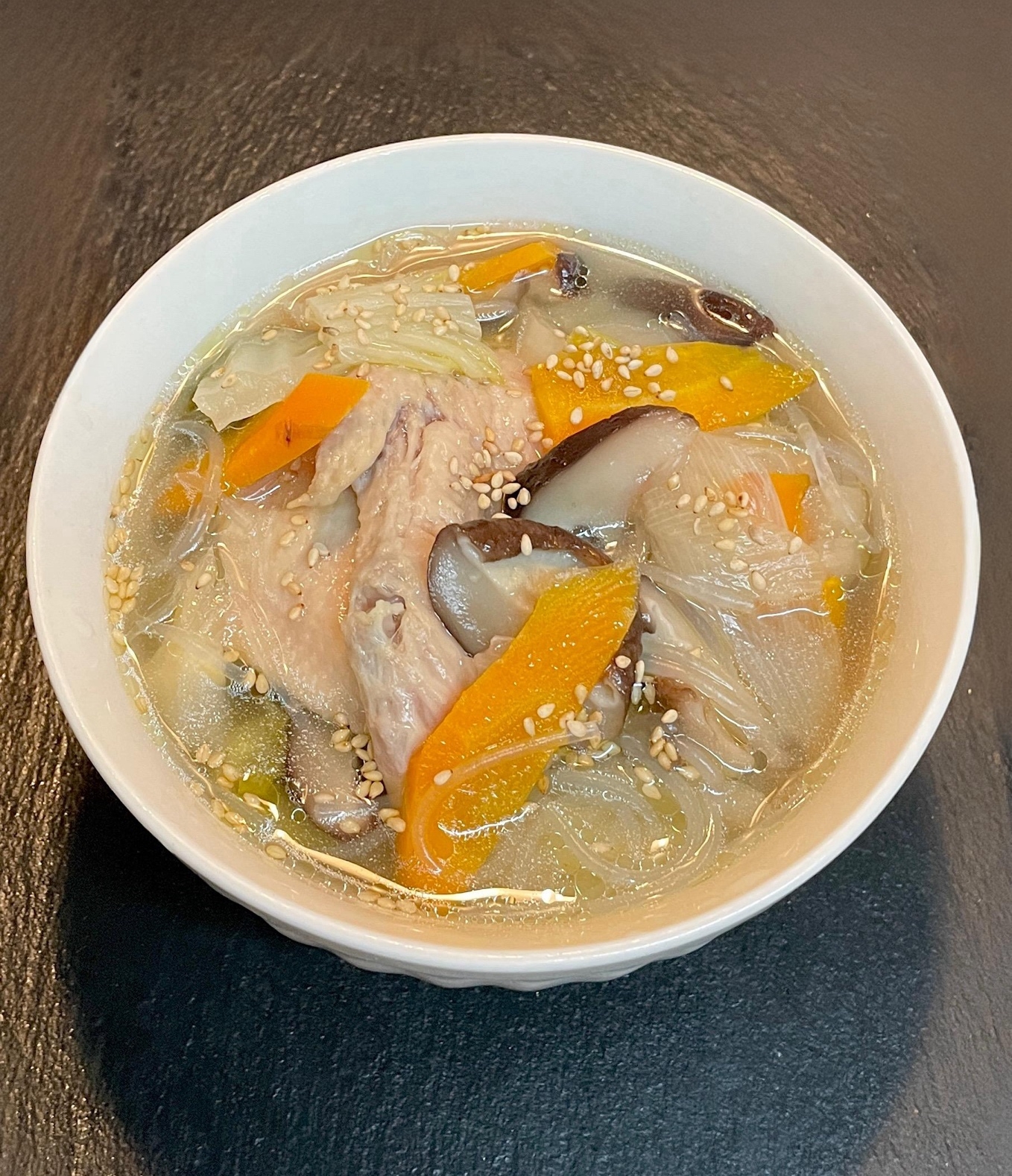 手羽先ホロホロ優しいお味♡手羽先と白菜のスープ