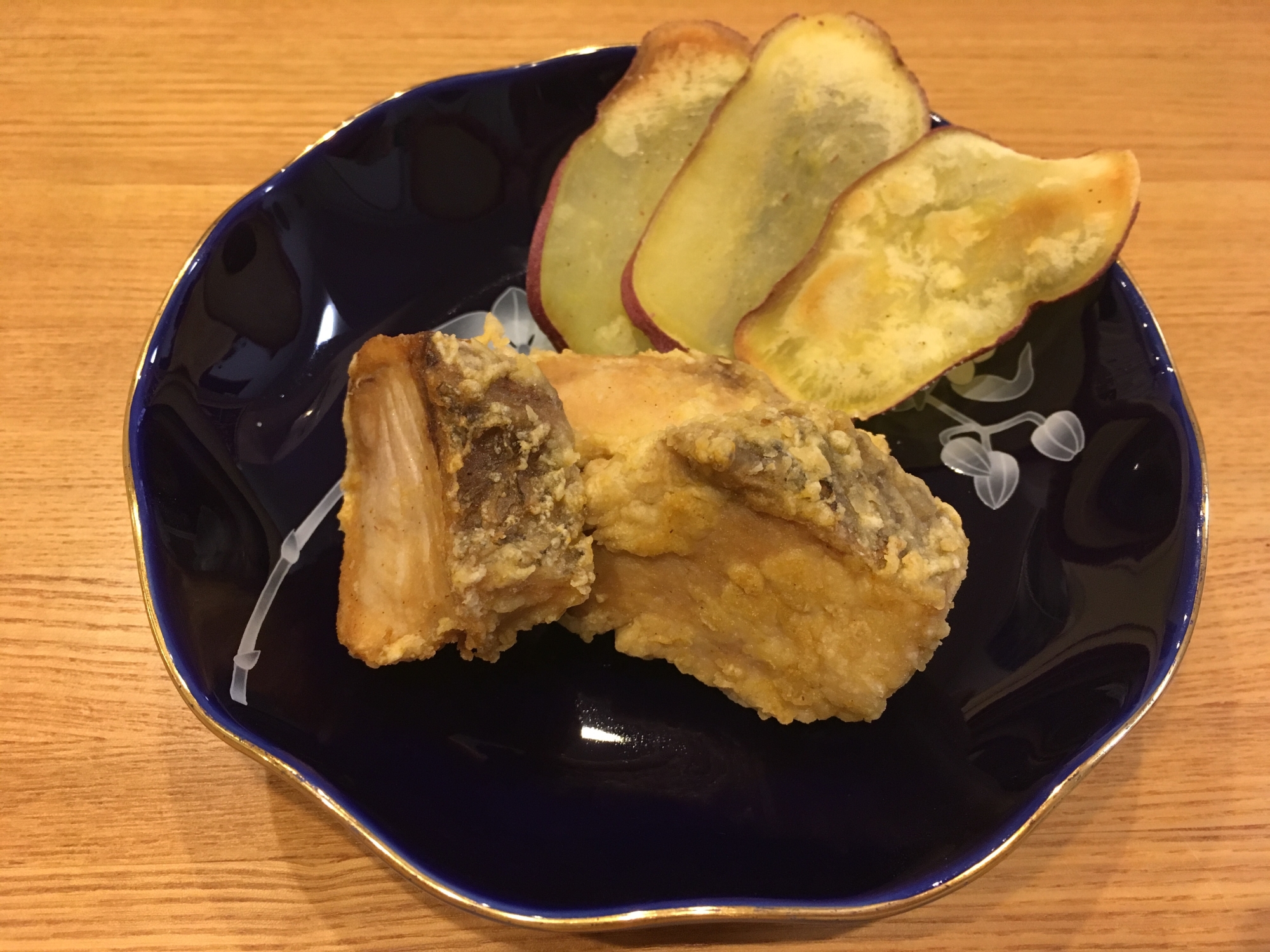 白身魚のカレー粉揚げ〜さつまいもチップス添え〜