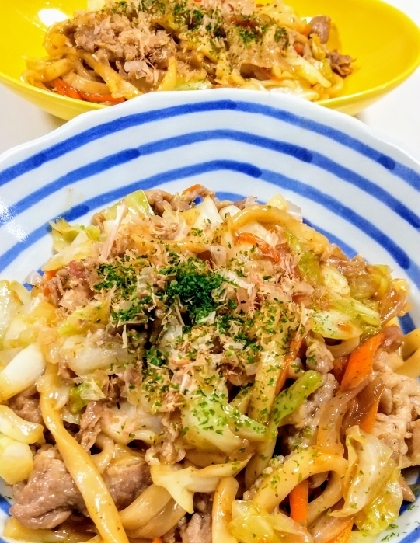 オイスターソースでコクがでて、いつもと違った美味しい焼きうどんが出来ました！うどん好きの家族に好評。ありがとうございました。