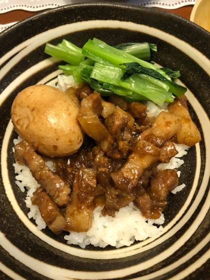 胃袋を掴んで離さない屋台飯！魯肉飯（ルーローハン）