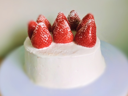 このレシピのスポンジが美味しかったので また作ってみました!今回は いちごたっぷりのケーキにしました!にゃんtaroさんチョコレートケーキのナッペ 上手ですね!