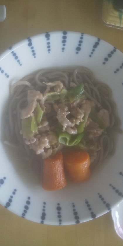 豚こまで作りました。気温が安定しない時期も、スタミナお蕎麦で乗り越えます！