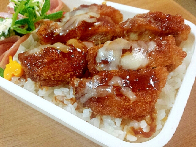 ＊とろ～りチーズ＆ソースのヒレカツ弁当＊