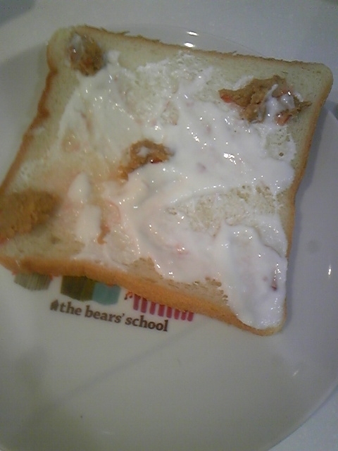 ピーナッツバターのクリーム食パン
