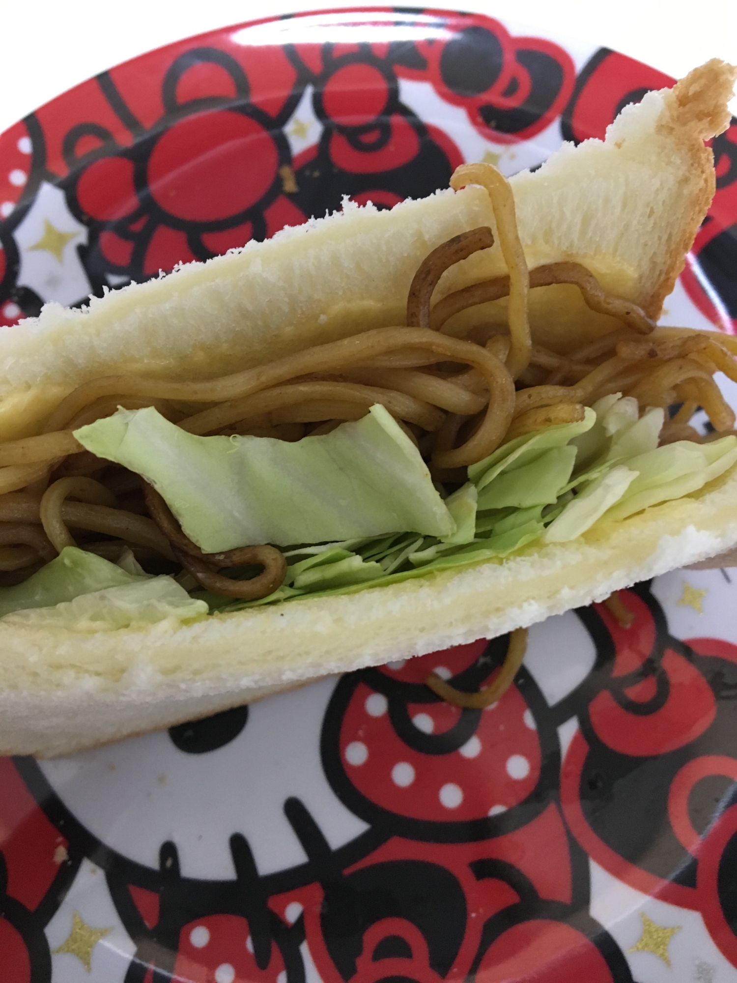 食パン８枚切りで(*^^*)焼きそばサンド☆