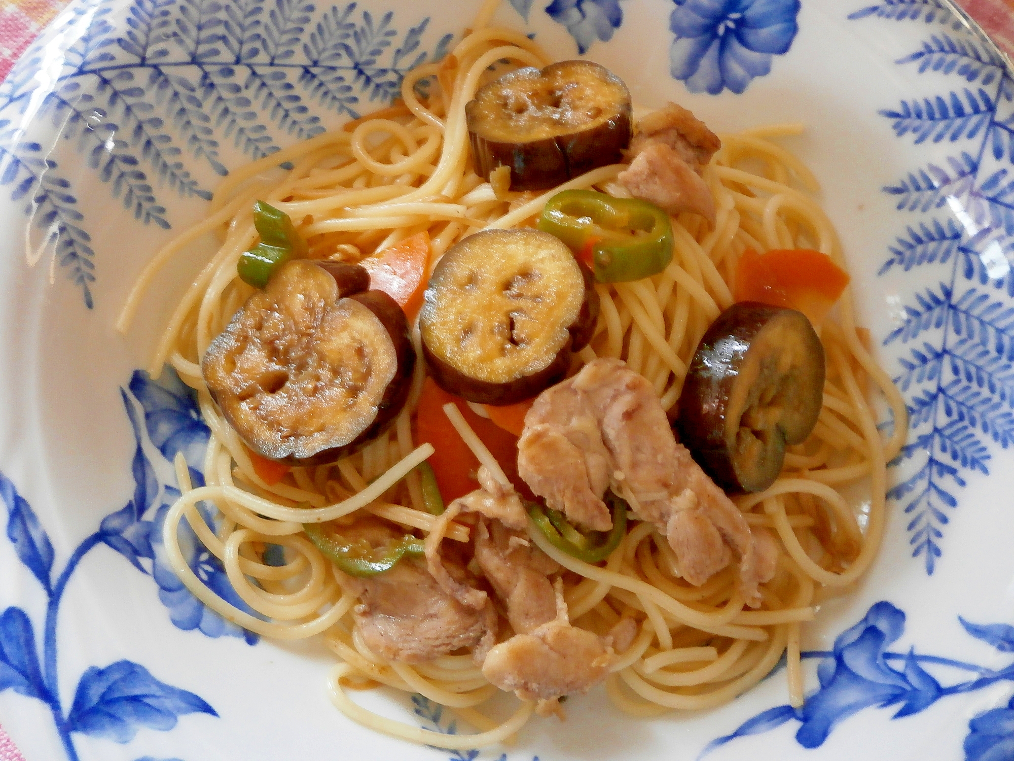 夏野菜とチキンの和風パスタ