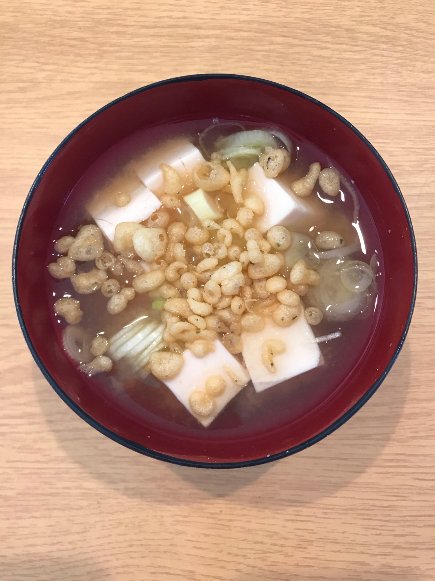 天かす入り豆腐と長ネギの味噌汁