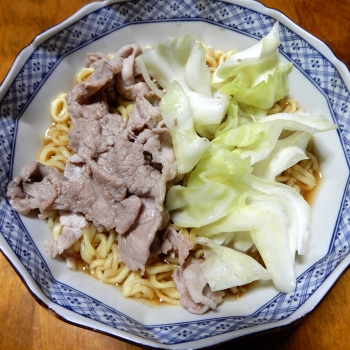 旨い♪塩ラーメンが合いますネ↑裏技で、鍋１つで作った❤・・❤w突然のアレルギーで、手荒れを起こしているから、頭は余計に使うようになって、冴え渡っているwポチ♡