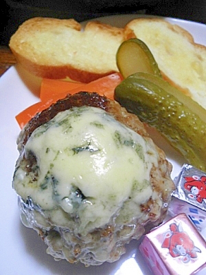 ちょっとゼイタクに ハンバーグのブルーチーズがけ レシピ 作り方 By Omakeya 楽天レシピ