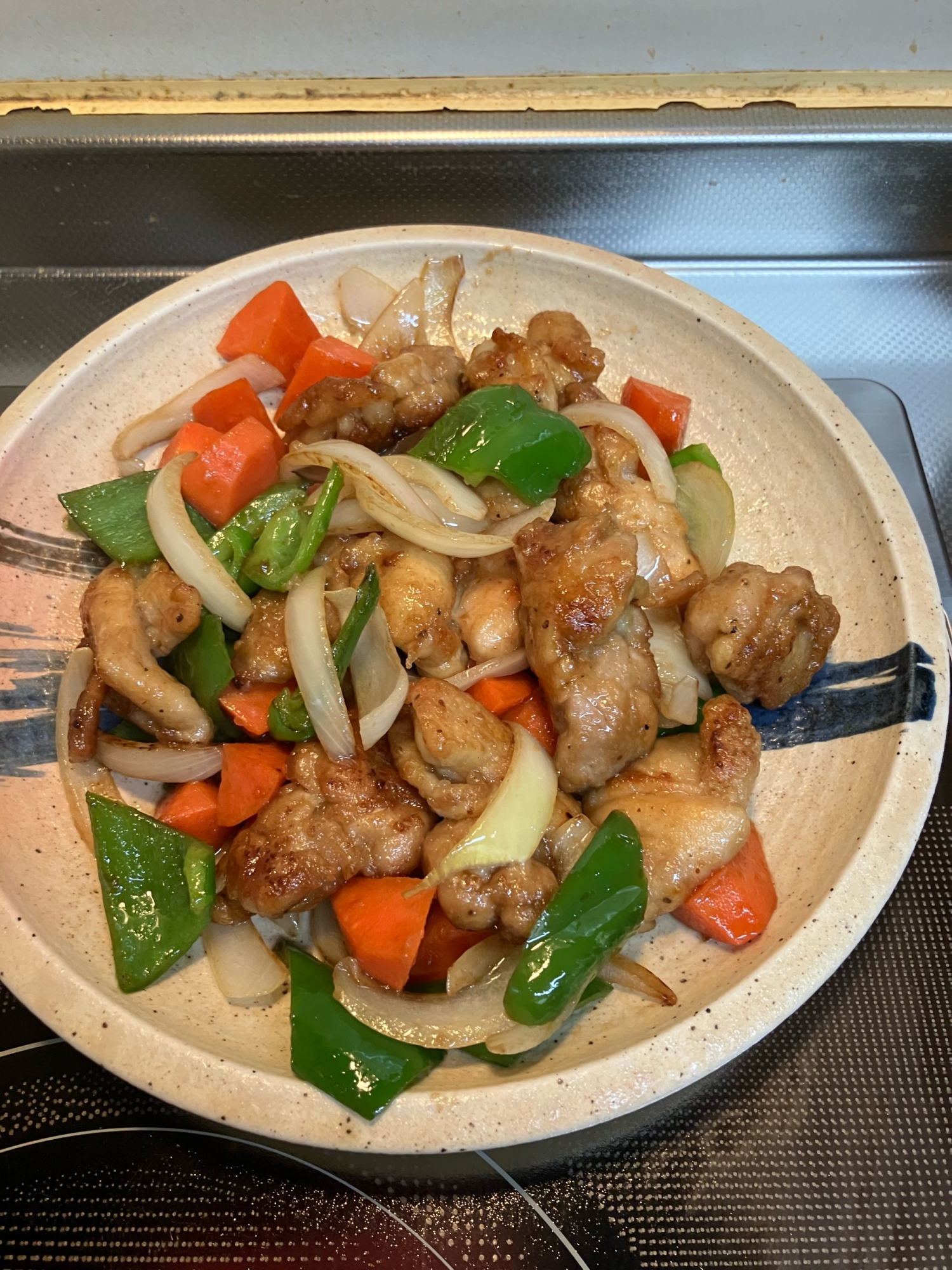 鶏肉とピーマンと玉ねぎと人参の甘酢炒め^_^